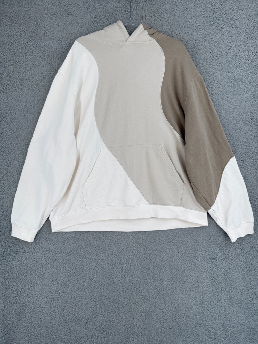 ALO Yoga Men’s XLT long sleeve hoodie Cream Beige Curved Seams kangaroo pocket